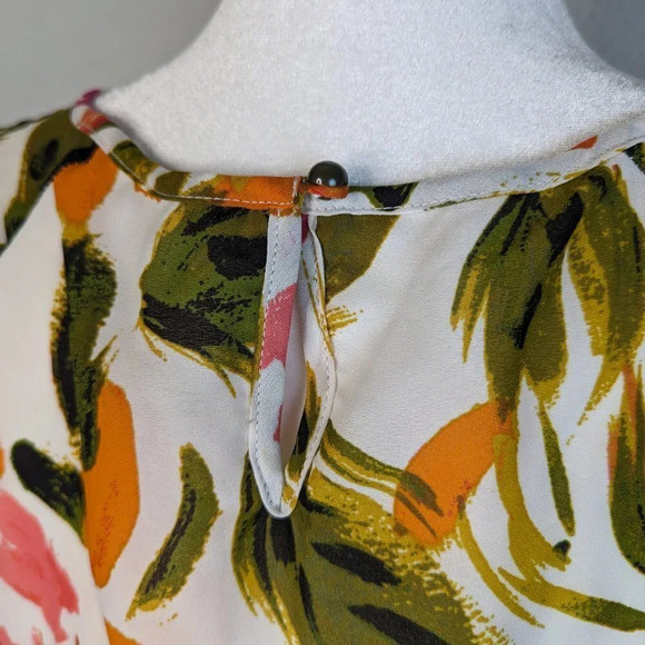 Artsy/ Floral/ Shift Dress with a Cold Shoulder Size Small - Picture 6 of 9